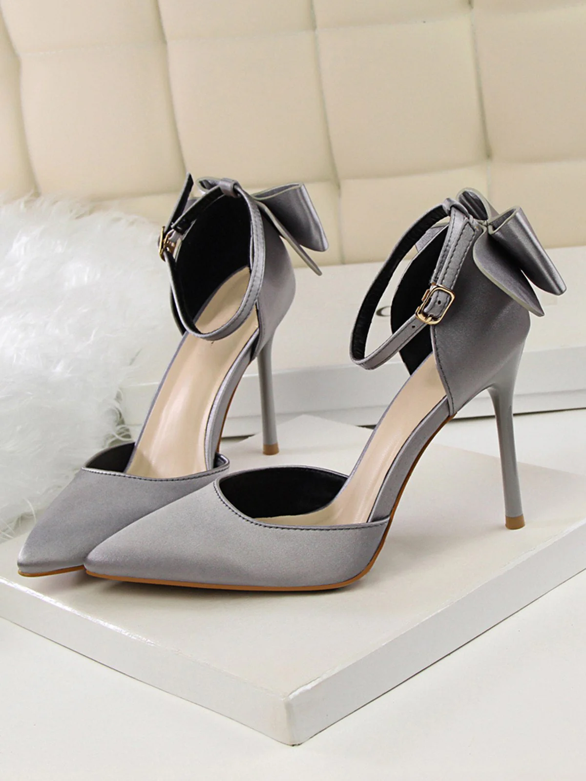 Spitze Zehen Bogen Satin Schuhe mit Hohen Absätzen - Image 3