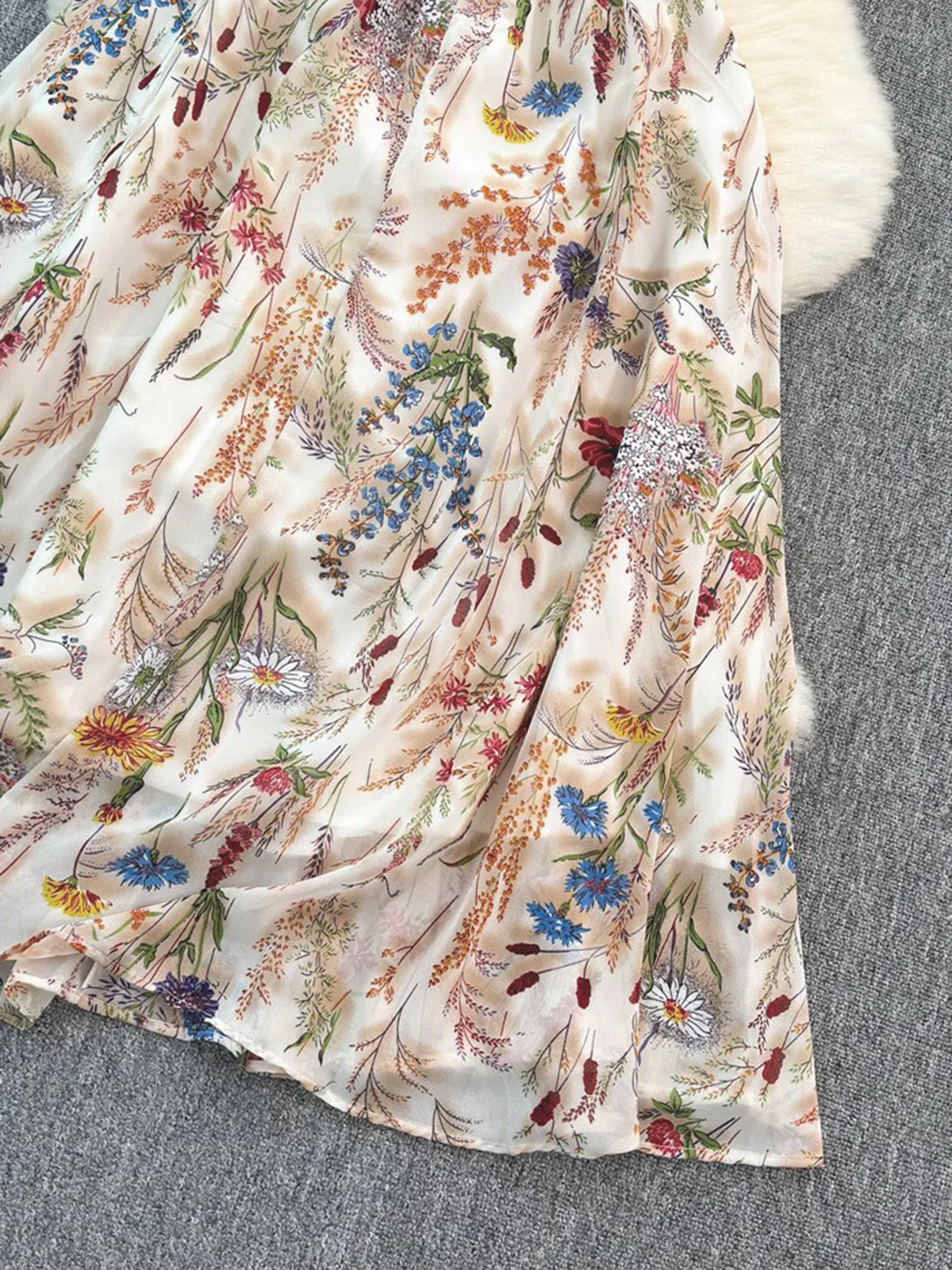[Vorverkauf] [Übergröße] 30er Slip-Kleid mit Blumen und V-Ausschnitt in Multicolor - Image 4