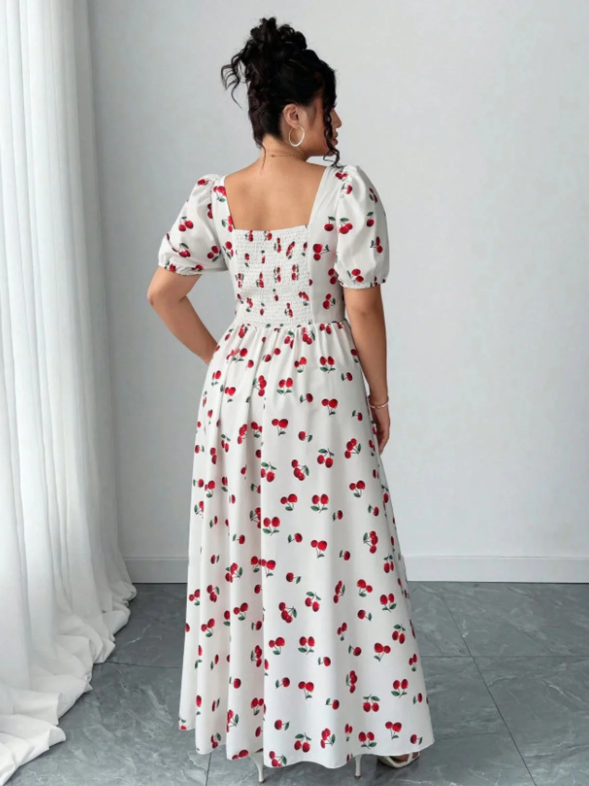 [Übergröße] Weißes 40er Maxikleid mit Kirschen-Print und Schlitz - Image 2