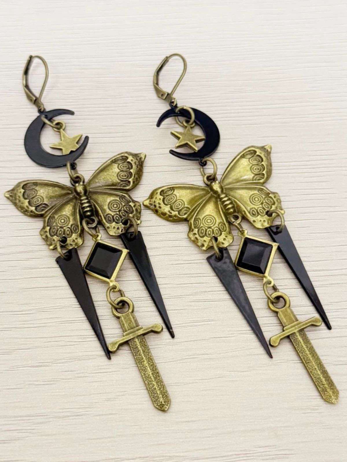 Vintage Gothic Schmetterling Schwert Sterne & Mond Ohrringe - Image 2