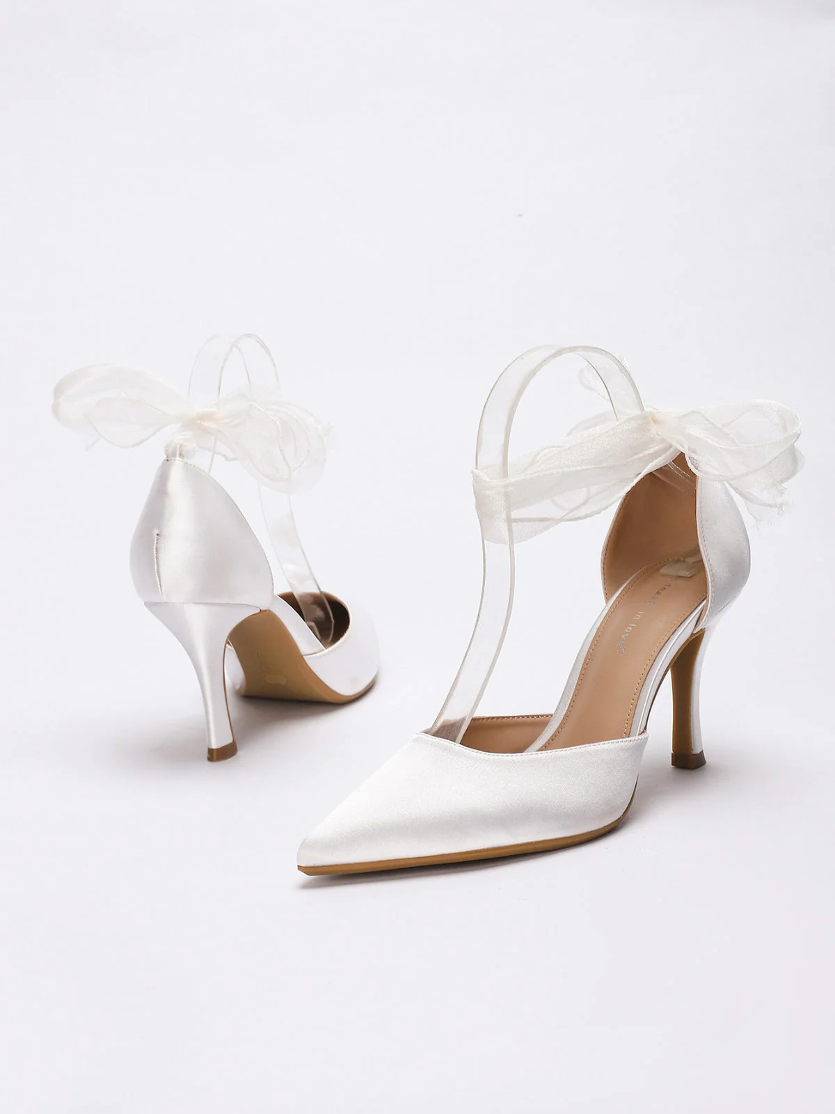 Vintage Satin Band Spitz High Heels - Image 4