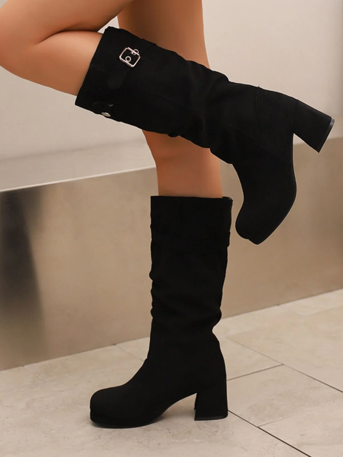 Wildleder-Stiefeletten mit Blockabsatz & Lässigem Schnitt - Image 8