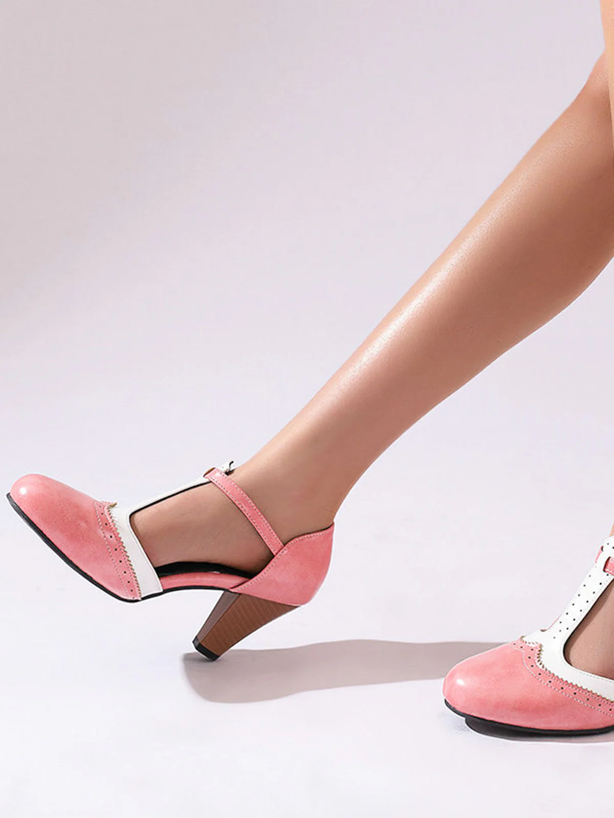 Zweifarbige Pumps im Mary-Jane-Stil mit Blockabsatz und T-Riemen - Image 14