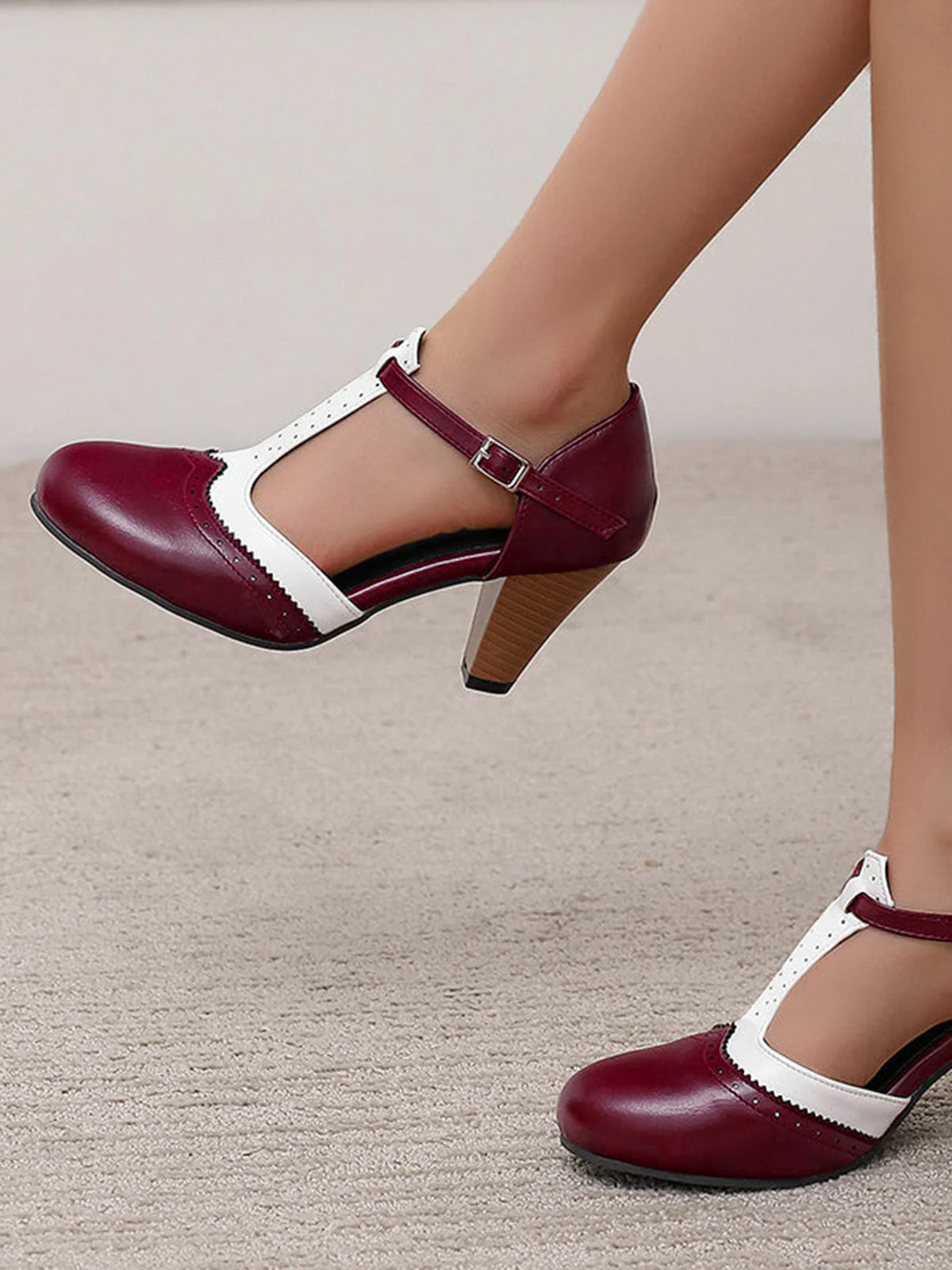 Zweifarbige Pumps im Mary-Jane-Stil mit Blockabsatz und T-Riemen - Image 6